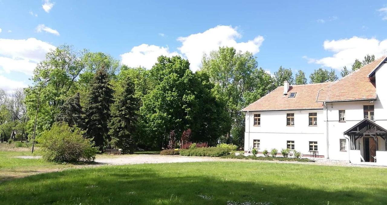 Dwor Komorowo Exterior photo